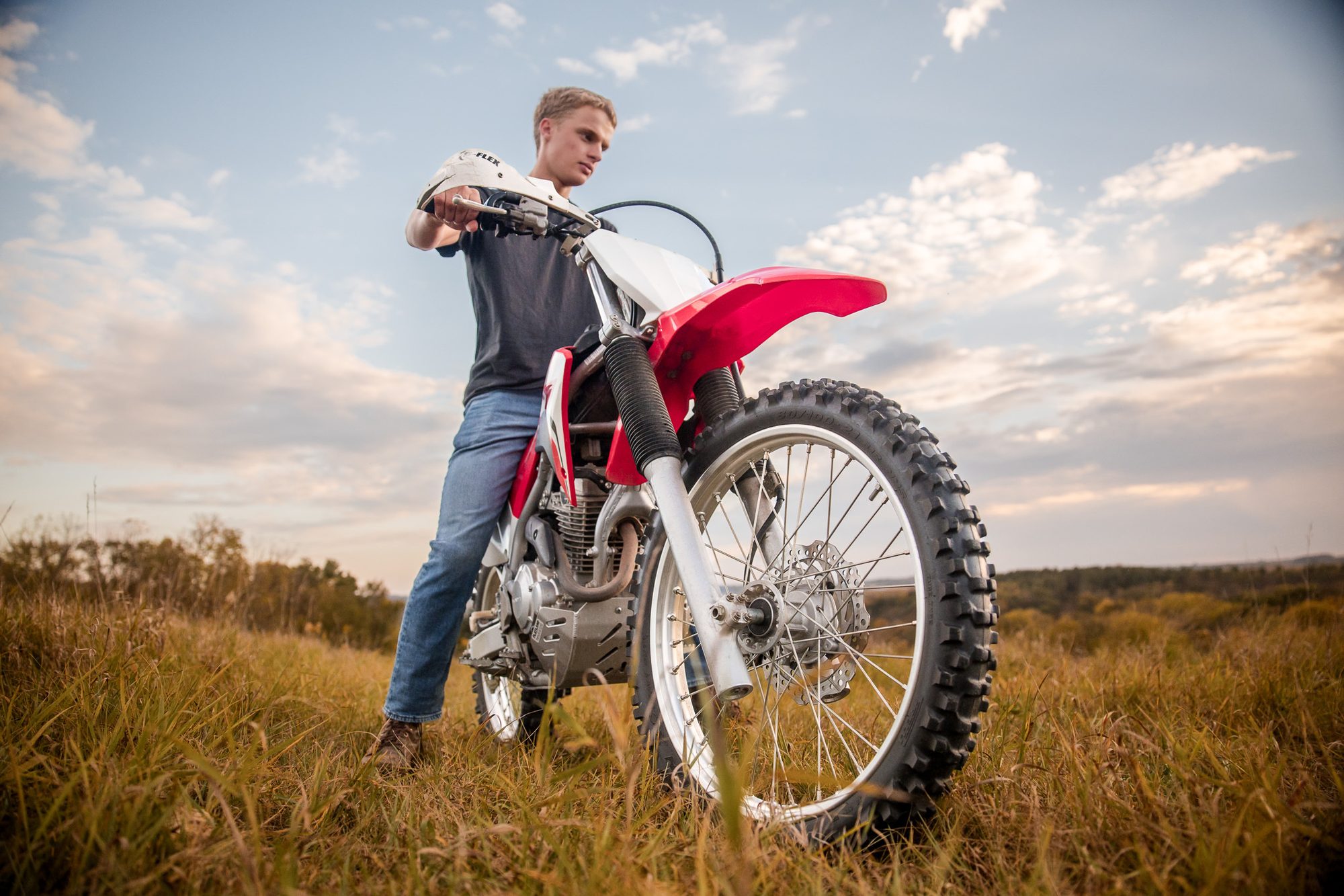 Senior portrait session in Northeast Iowa by Professionally Driven Productions, photo 7